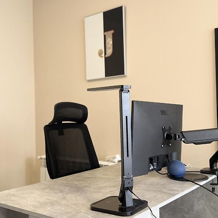 Elite Business Residence With Free Gym Pass And Full Office Setup Plovdiv Exteriör bild