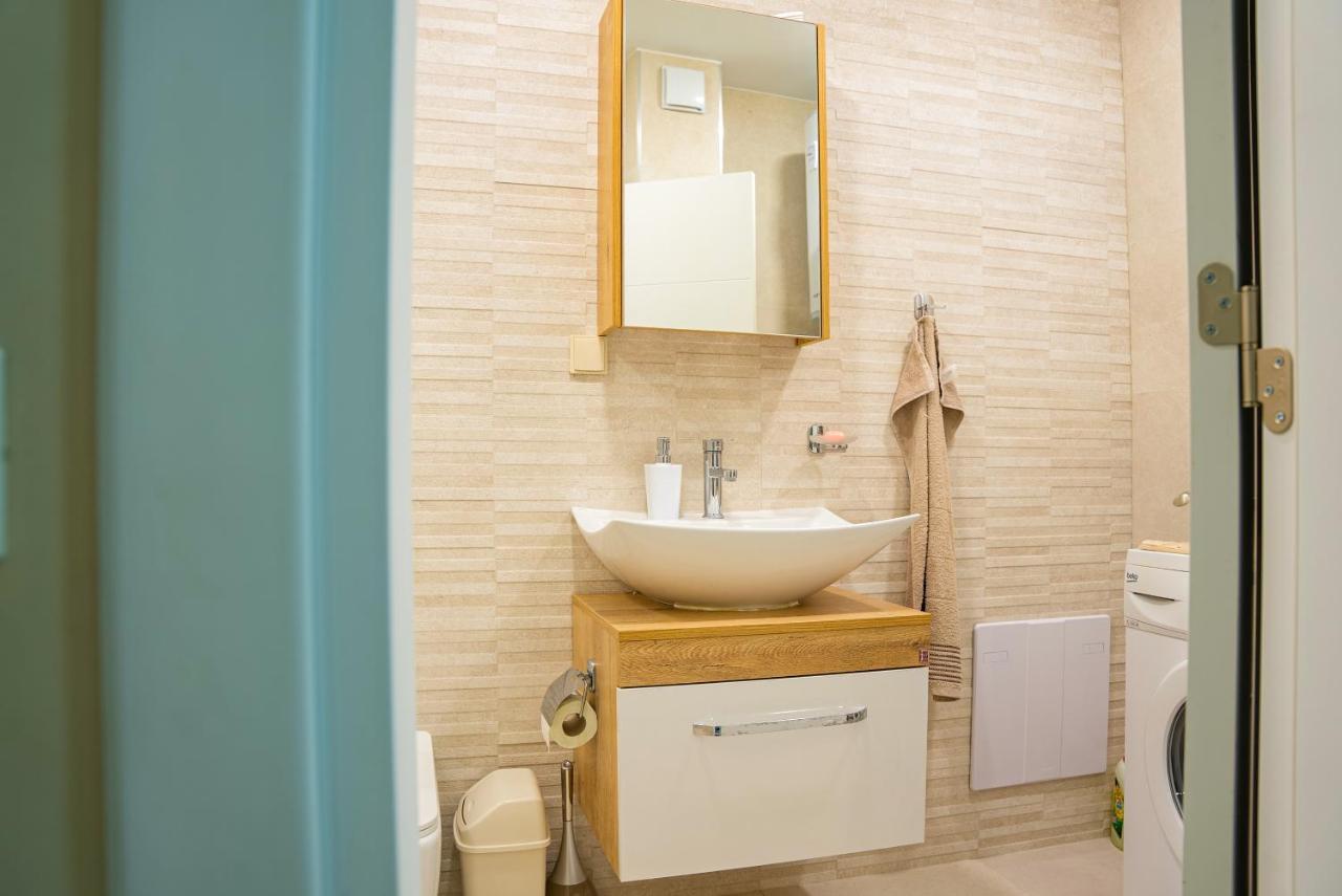 Elite Business Residence With Free Gym Pass And Full Office Setup Plovdiv Exteriör bild