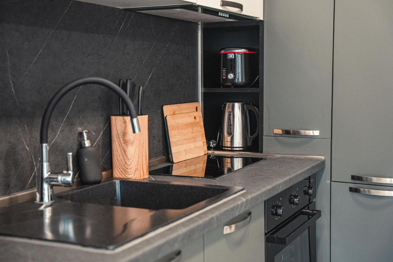 Elite Business Residence With Free Gym Pass And Full Office Setup Plovdiv Exteriör bild