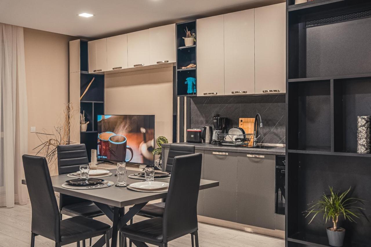 Elite Business Residence With Free Gym Pass And Full Office Setup Plovdiv Exteriör bild