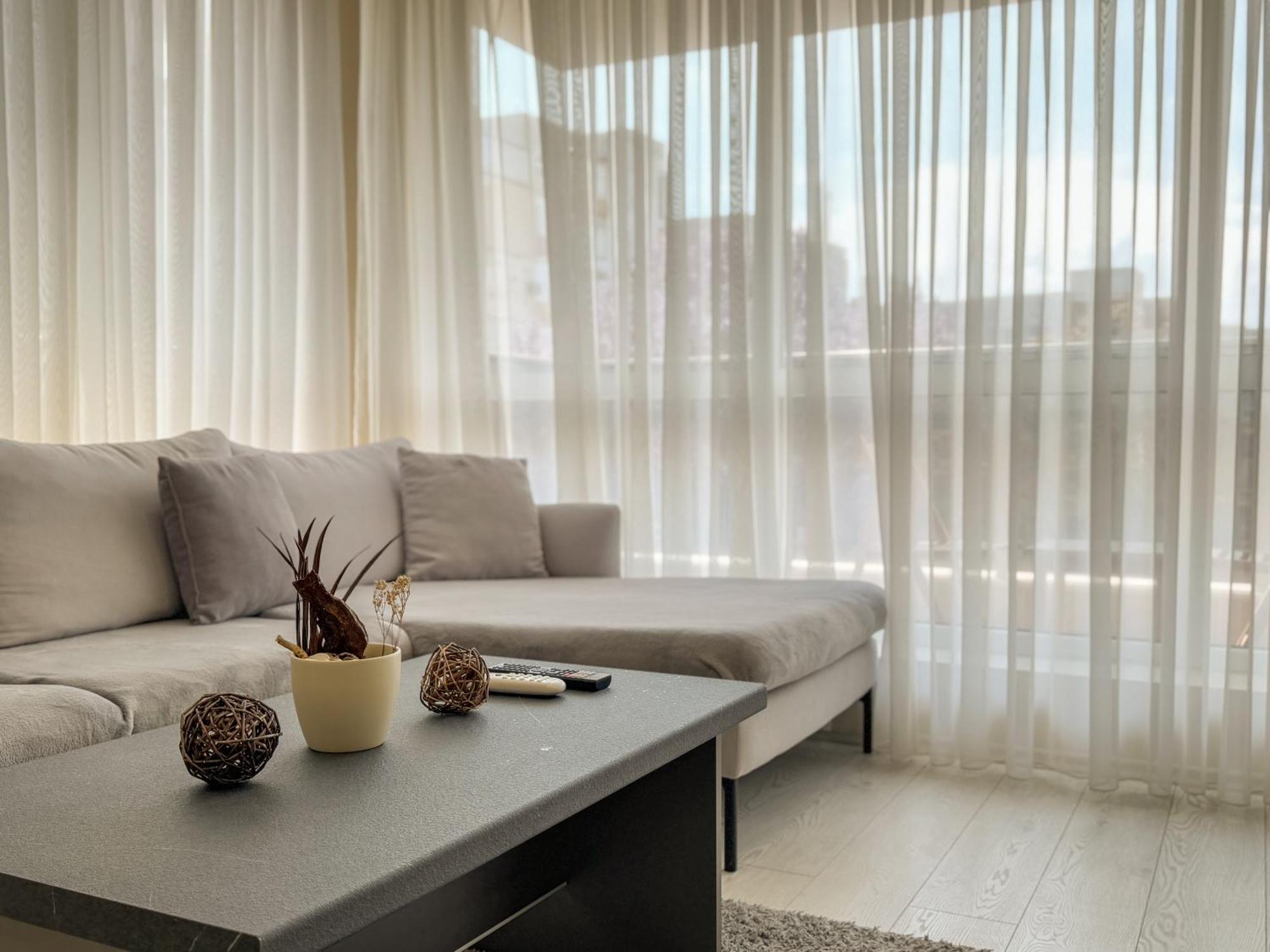 Elite Business Residence With Free Gym Pass And Full Office Setup Plovdiv Exteriör bild